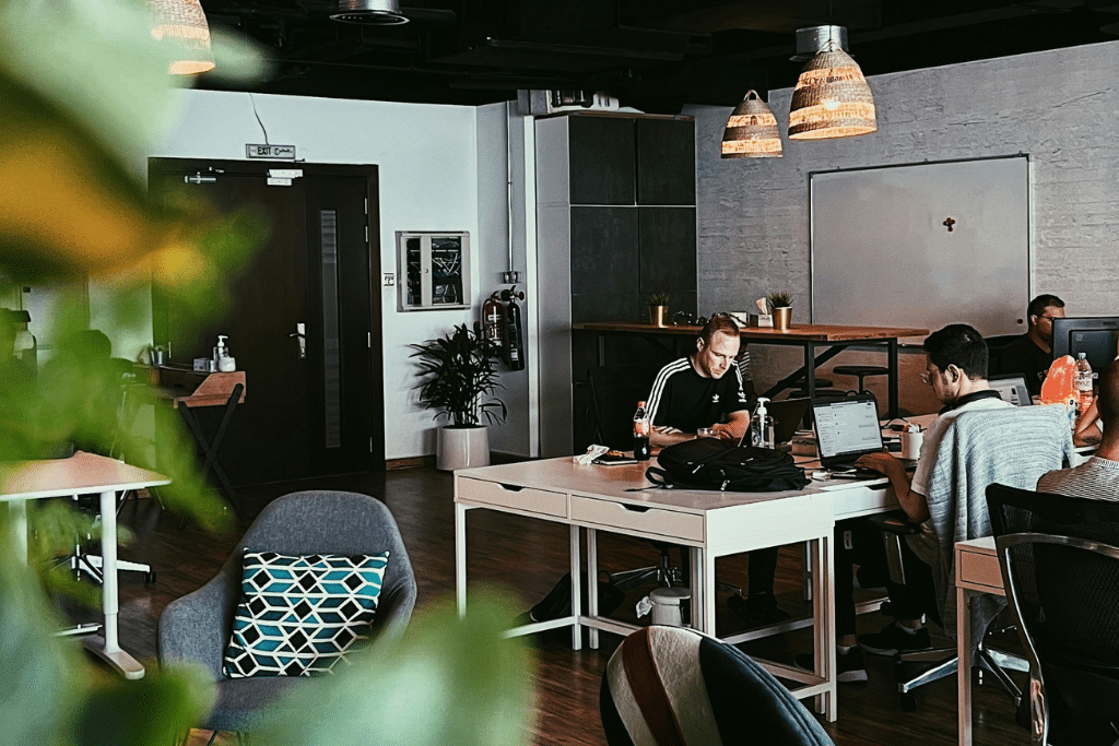 Développeur entrain de coder